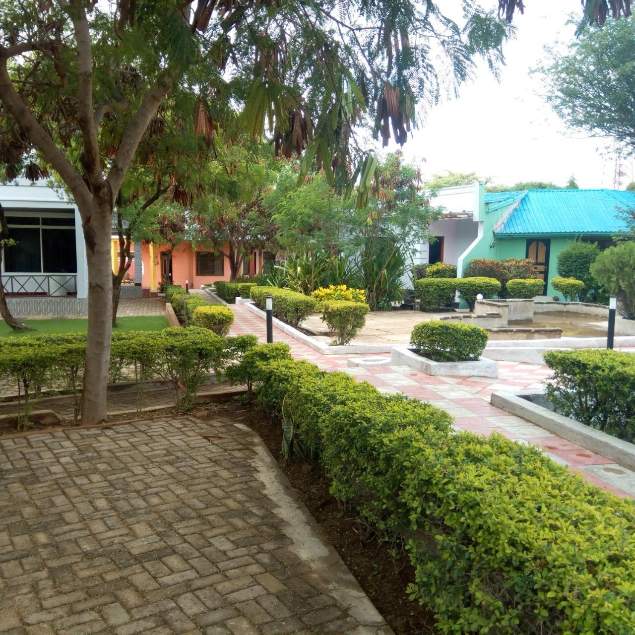 Royal Village Hotel Dodoma Bagian luar foto